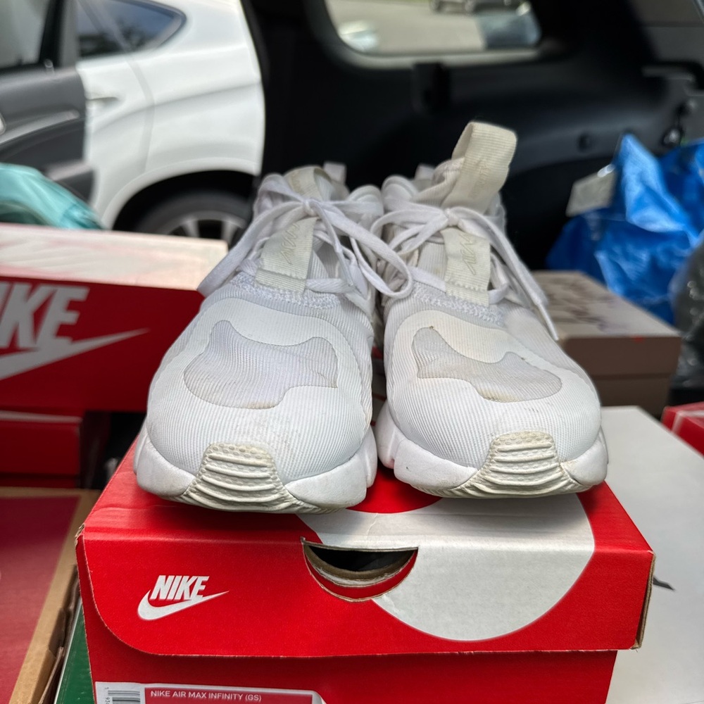 Nike White Sneakers Athletic Mesh Design